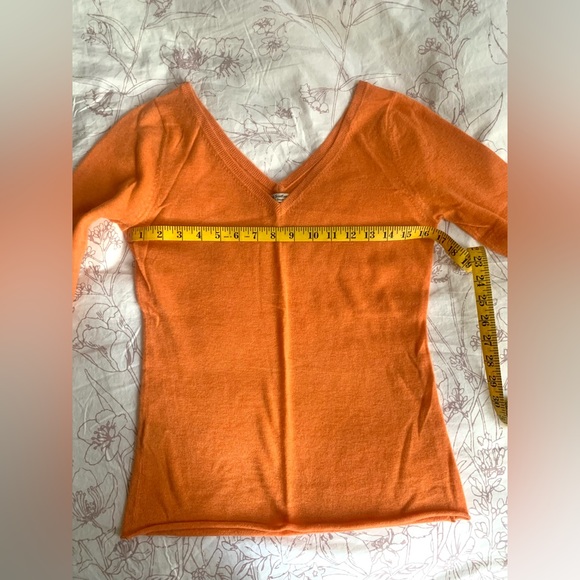 100% Cashmere Orange 🍊 V-neck top - New Scotland- size S - Picture 3 of 6